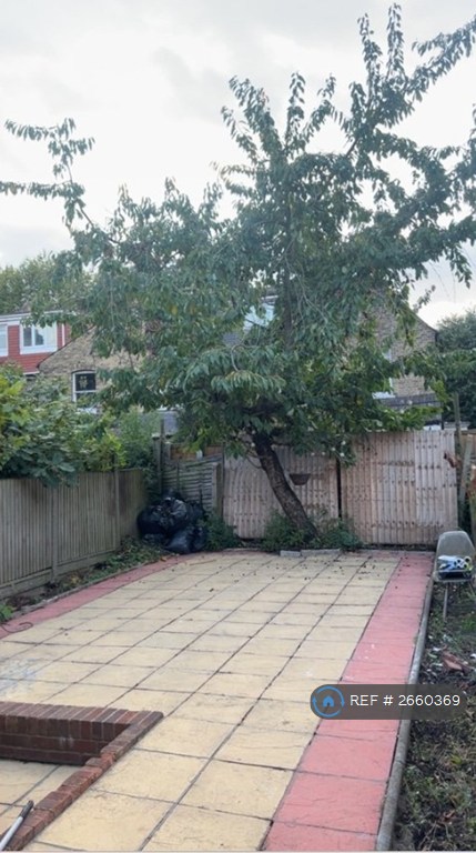 4 bedroom house in Carisbrooke Road, London, E17 (4 bed) (#2660369)
