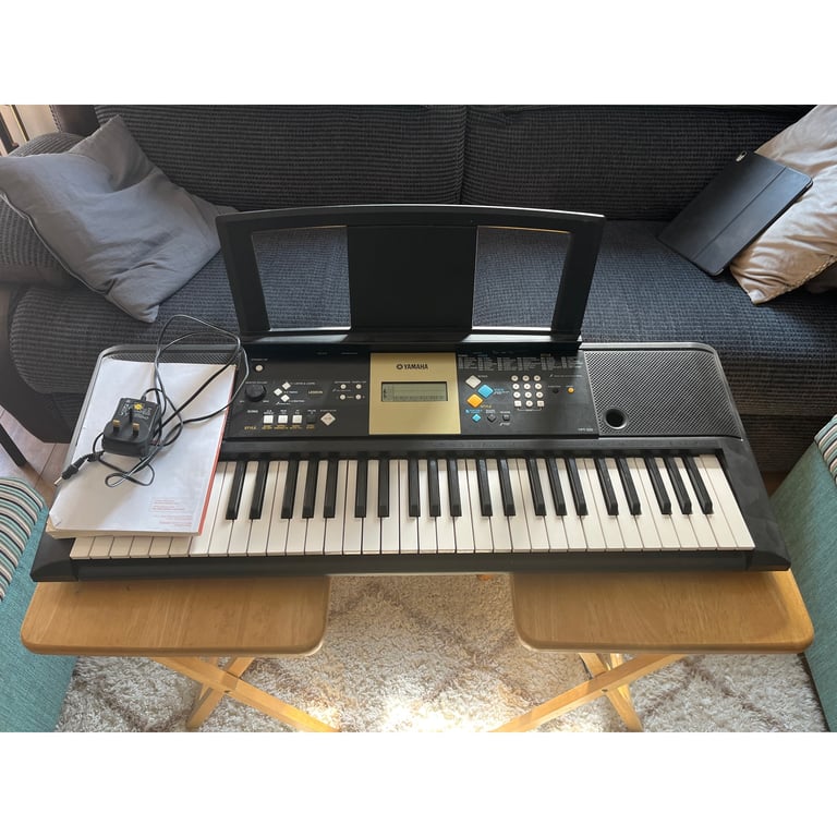 Yamaha Electric Keyboard 