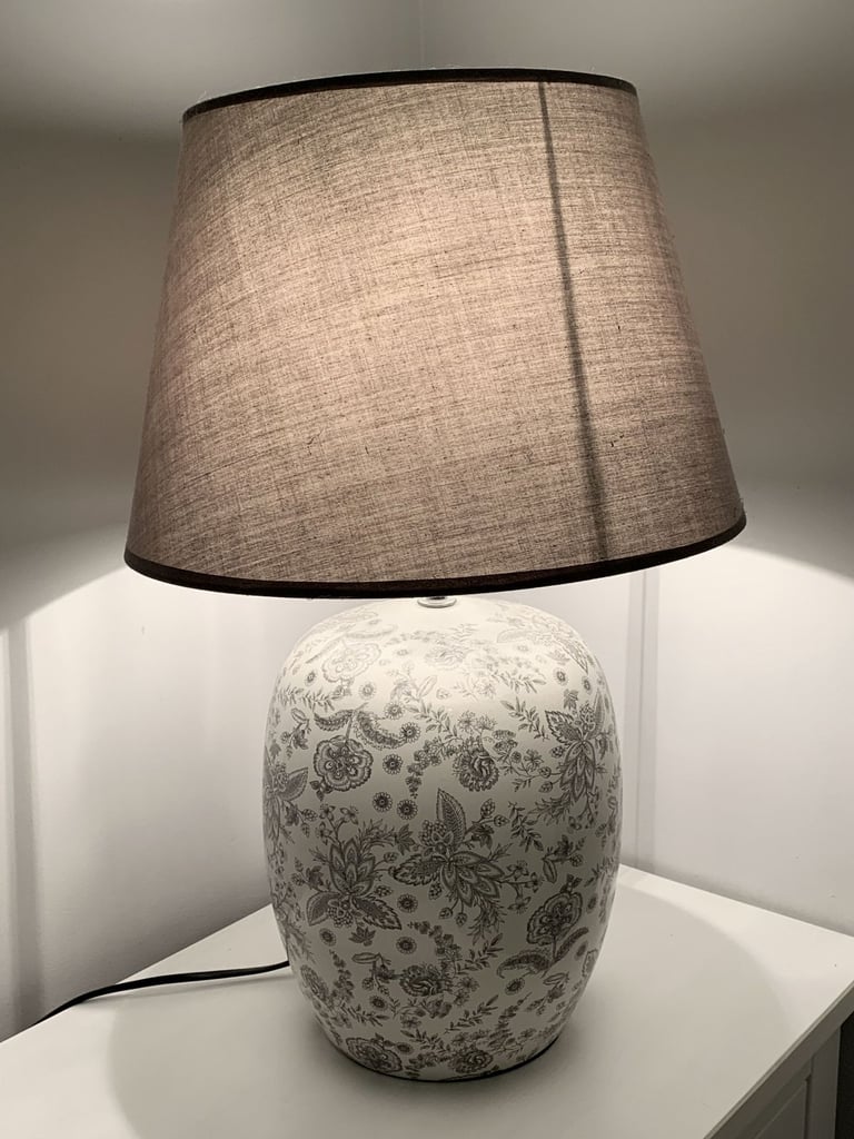 image for Decorative Table Lamp – very good condition