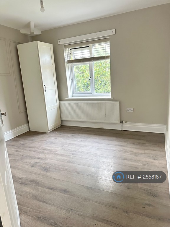 1 bedroom in Cypress Road, M308jx, M30 (#2658187)