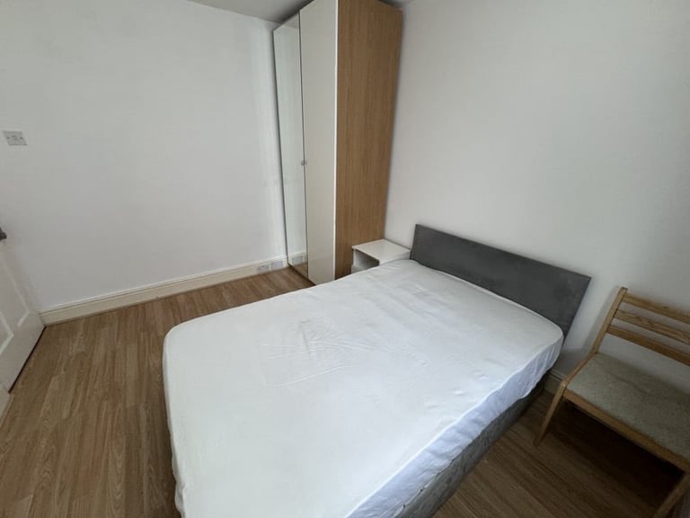 Room to rent in a three bedroom house