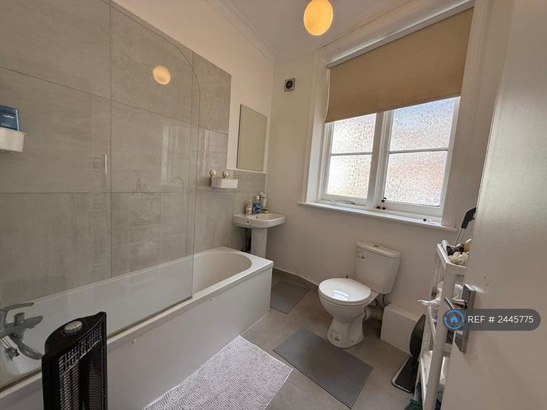 1 bedroom in Roseneath Avenue, London, N21 (#2445775)