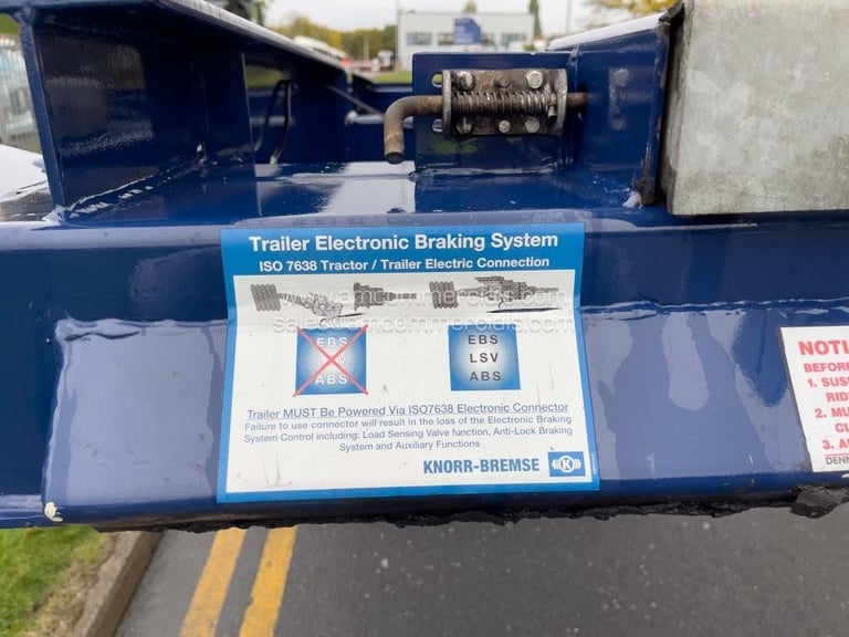 DENNISON SLIDING SKELETAL TRAILER