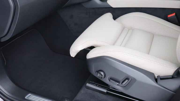 2025 Volvo XC90 T8 PHEV AWD Ultra Dark (Sunroof, 360 Camera, Bowers &amp; Wilkins Sound) ESTATE P...