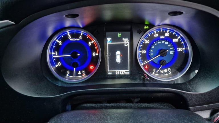 2017 Toyota Hilux 2.4 D-4D Invincible Auto 4WD Euro 6 4dr (TSS, 3.5t) PICK UP Diesel Automatic