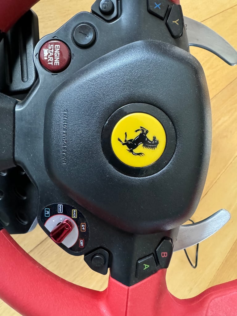 Thrustmaster Ferrari 458 Spider Steering wheel with foot pedals - Red- Black