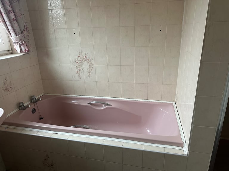 Original pink bathroom suite