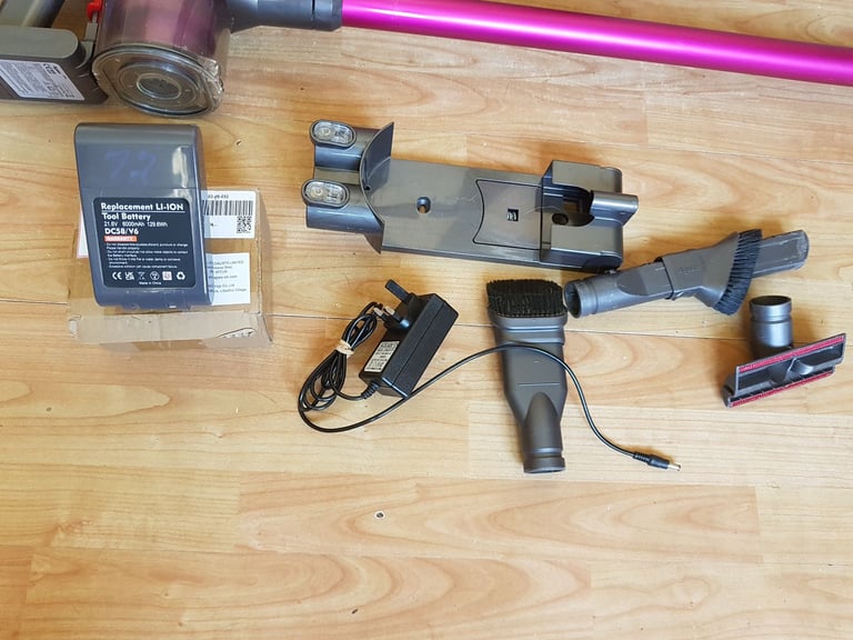 dyson v6 motorhead cordless vacuum cleaner Handheld filters washed and dried new batt