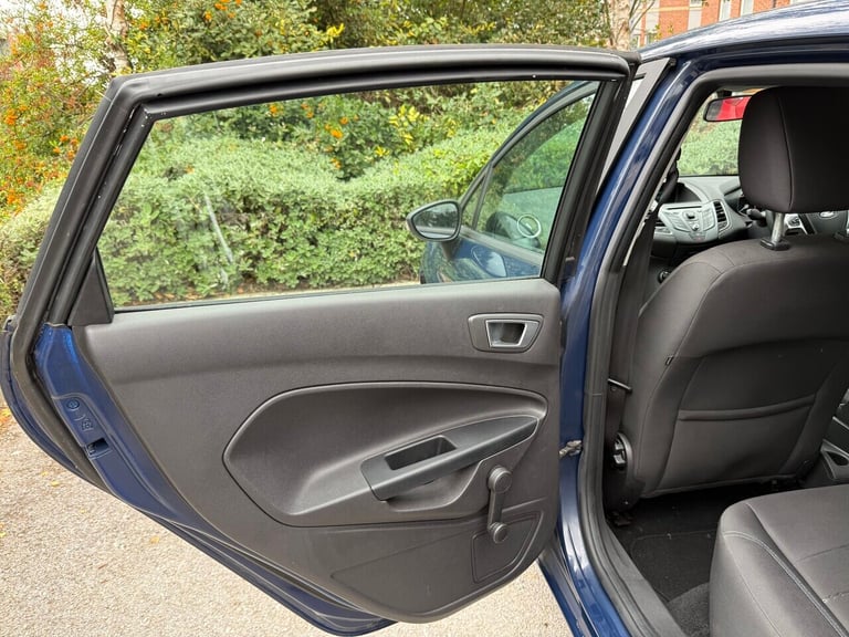 2014 Ford Fiesta 1.25 Style 5dr HATCHBACK PETROL Manual
