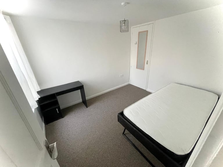 Spacious and Cosy Double Room for Rent in - TW3 3RT