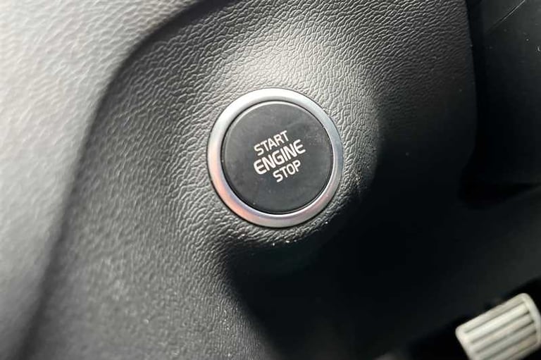 2021 Volvo XC40 2.0 B4 MHEV R-Design SUV 5dr Petrol Hybrid Auto Euro 6 (s/s) (197 ps) SUV Hybrid ...