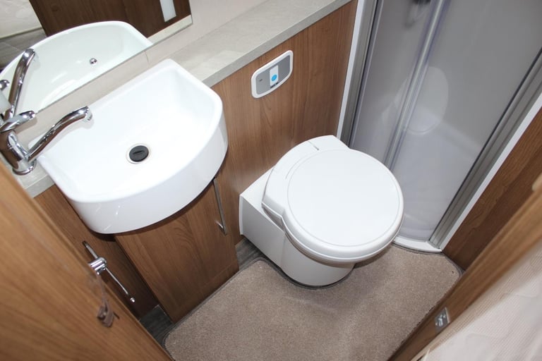 2016 "16" Plate Auto Trail Tracker FB Luxury 6 Berth Motorhome, Fixed Rear Bed