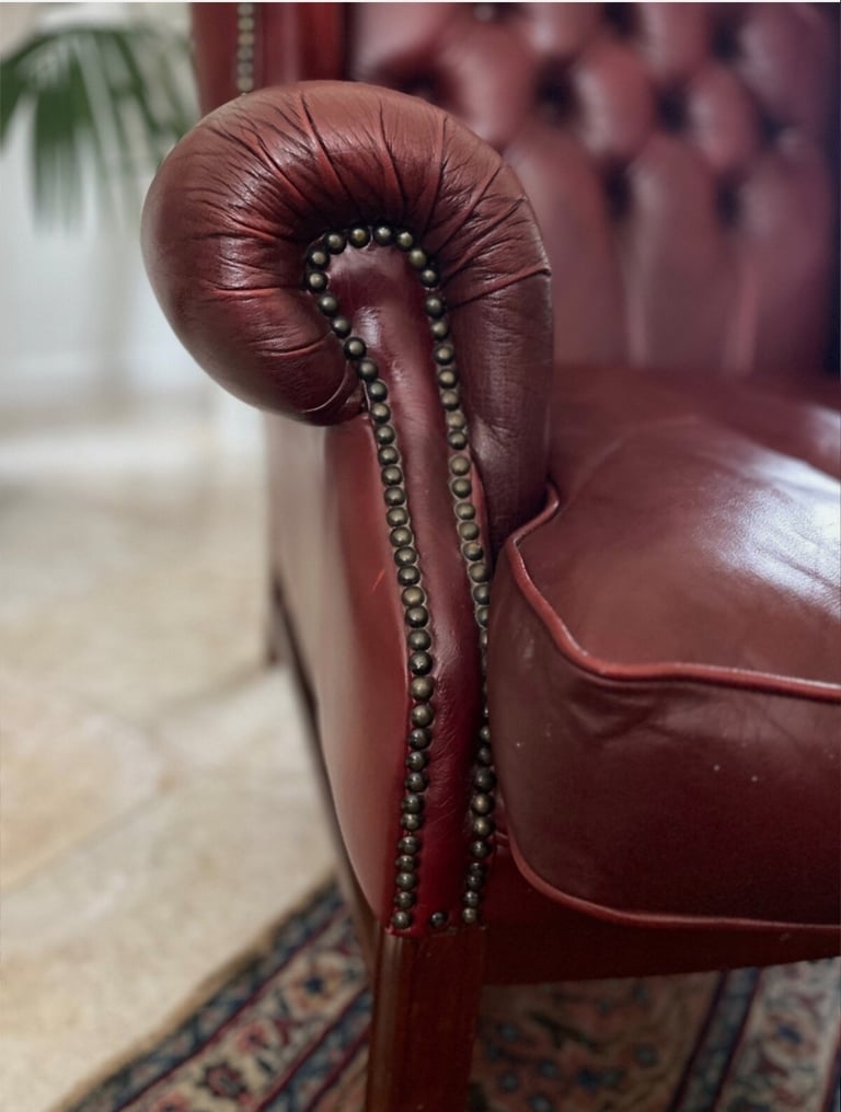 FINE VINTAGE CHESTERFIELD OXBLOOD LEATHER WING BACK MASTER ARMCHAIRS (PAIR) VGC