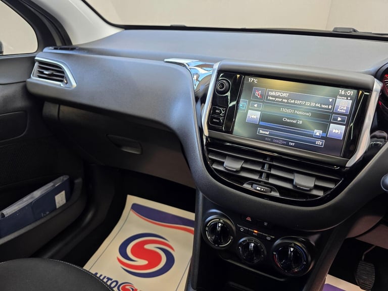 2015 Peugeot 208 1.4 HDi Style Euro 5 5dr HATCHBACK Diesel Manual