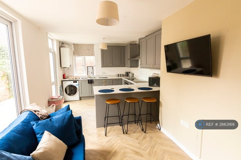 6 bedroom house in East Cliff Road, Winckley Square, PR1 (6 bed) (#2663169)