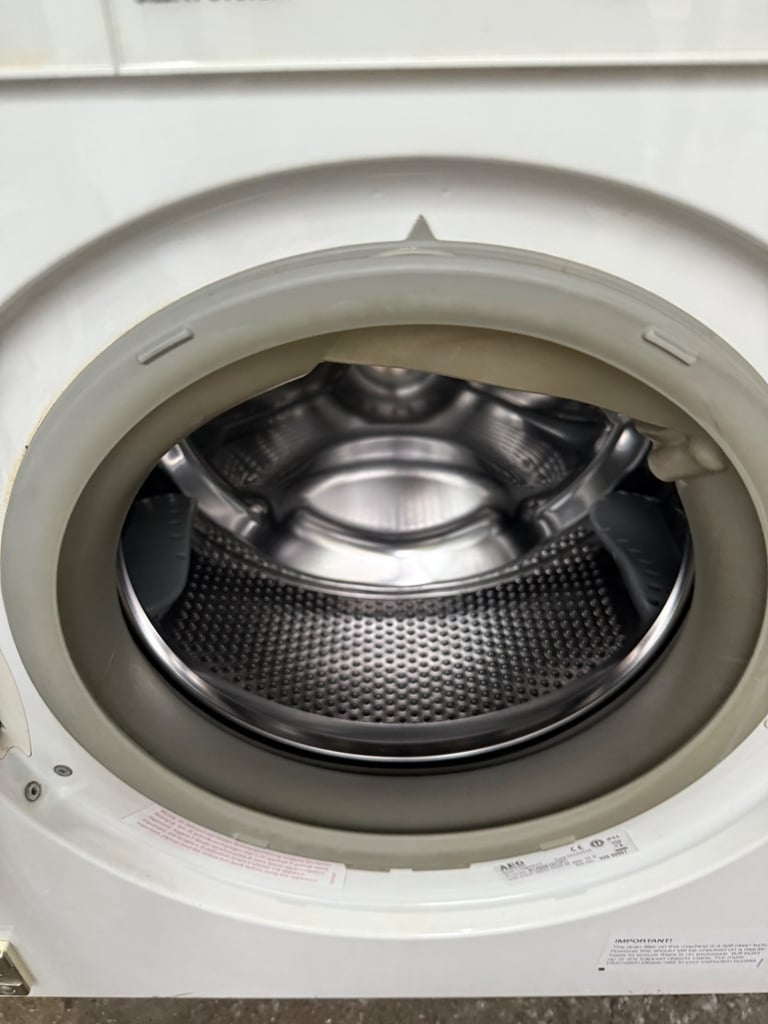 7KG AEG BUILT IN NICE WASHER & DRYER WITH WARRANTY  