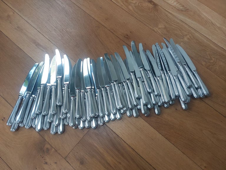 80x Lancaster stainless steel dinner knives. Bead pattern. Restaurants/Hospitality/Catering. 