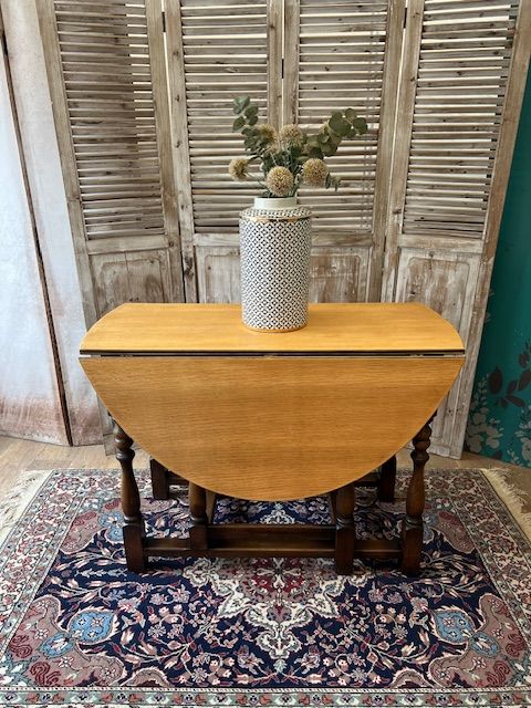 Gorgeous antique oak gate leg dining table – local delivery 