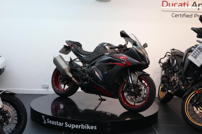 SUZUKI GSXR 1000 AL7 - 8200 MILES - 2017