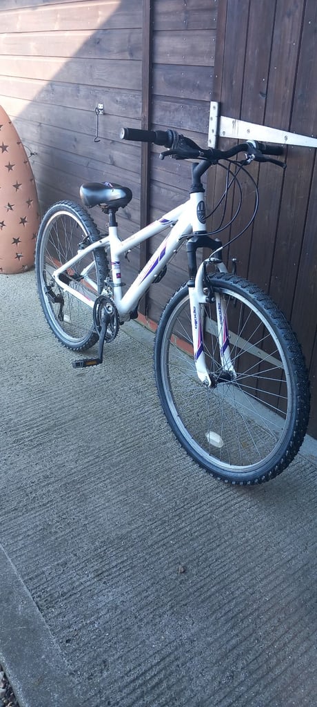 Apollo Jewel Girls Mountain Bike. 