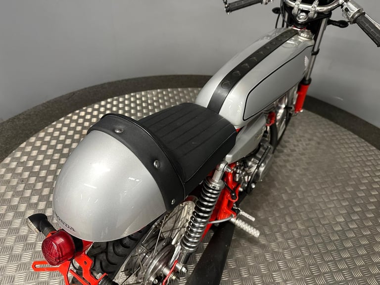 Honda Dream 50 Cafe Racer 