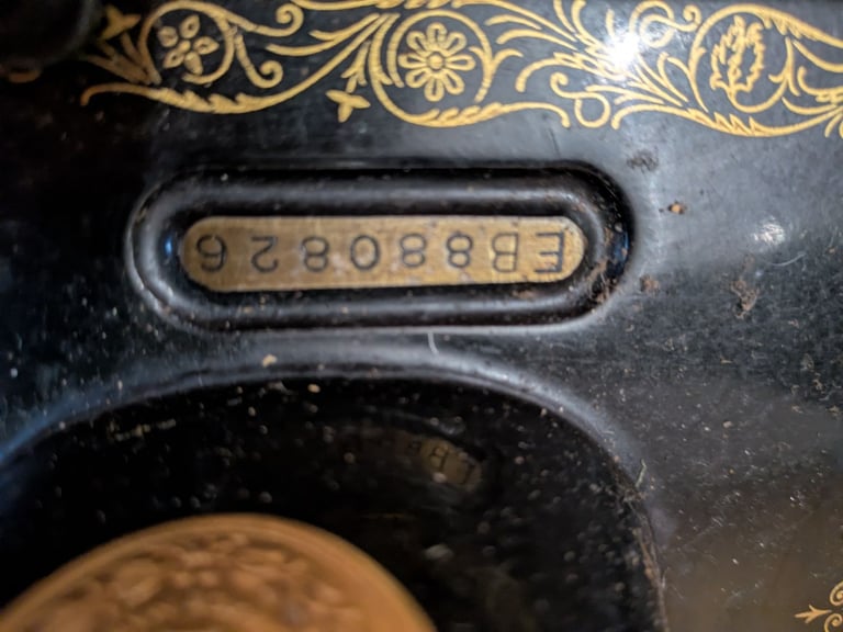 Vintage Hand crank Singer 28K sewing machine