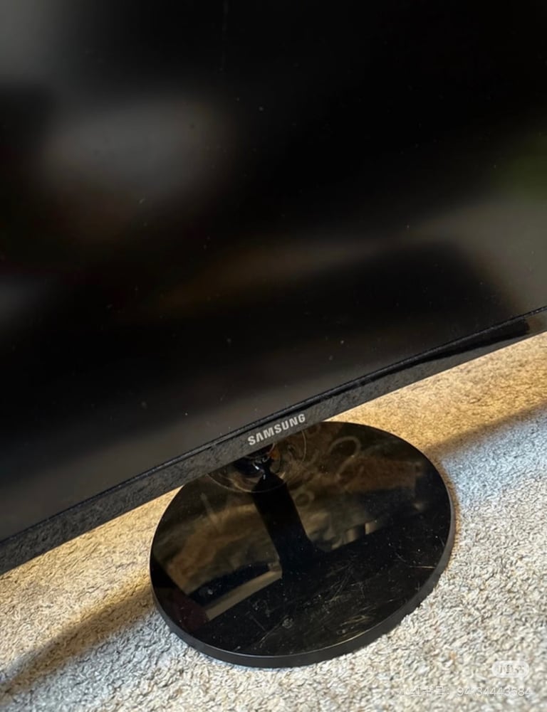 SamSung 24’ curved screen monitor