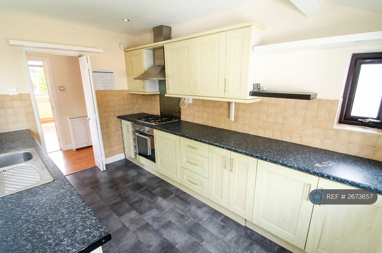 3 bedroom house in Carr Hill Grove, Calverley, Pudsey, LS28 (3 bed) (#2673657)