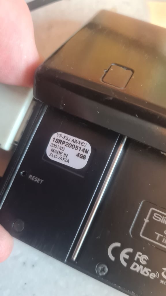 Samsung yp-k5j tilt and slide speaker 4gb mp3 player spares or repair-no sound