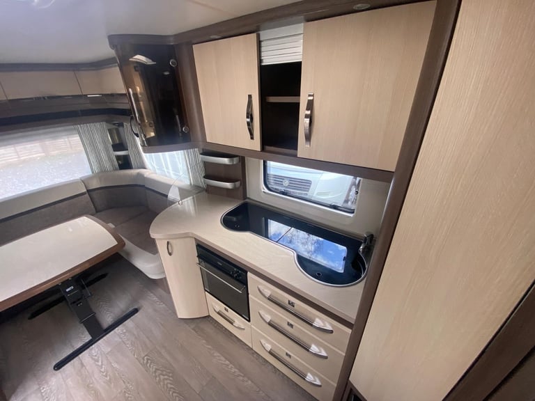 HOBBY PRESTIGE 560 WLU - 2016 - FIXED SINGLE BEDS - 4 BERTH - MOVER & BIKE RAKE