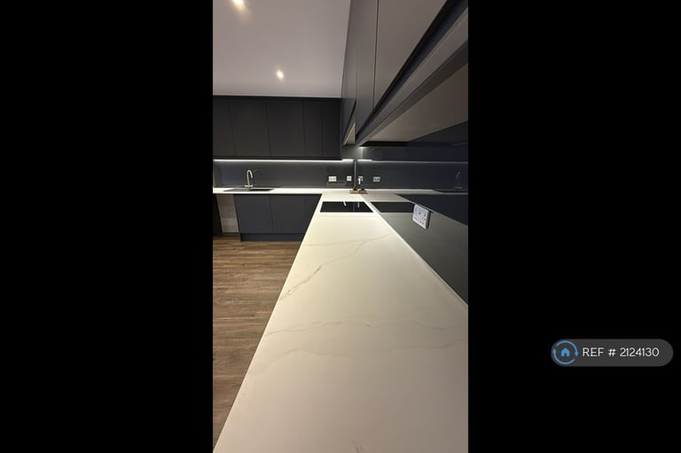 2 bedroom flat in Luton Road, Chatham, ME4 (2 bed) (#2124130)