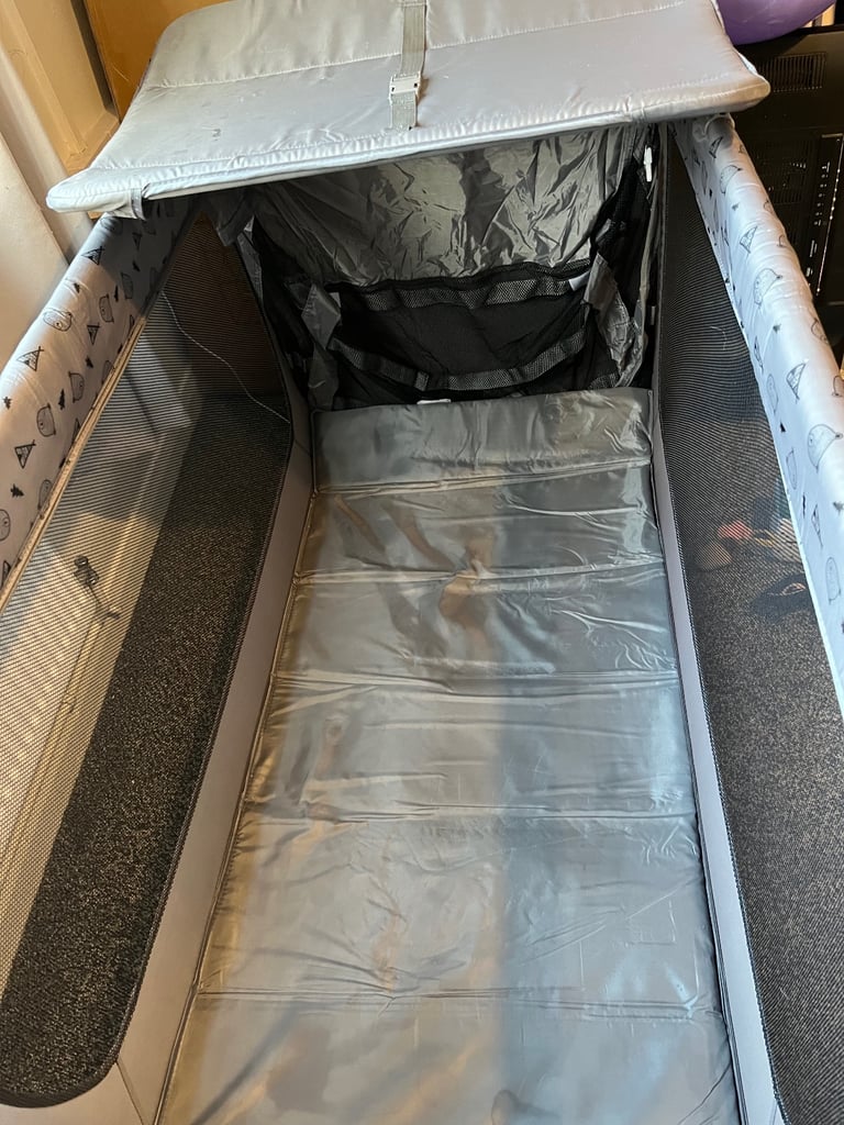 Travel Cot / Play