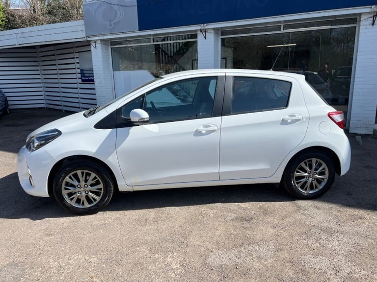 Toyota Yaris 1.5 VVT-i Icon 5dr - REAR CAMERA - BLUETOOTH - Petrol