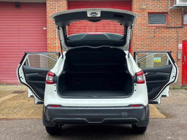 2017 Nissan Qashqai 1.2 DIG-T Acenta XTRON Euro 6 (s/s) 5dr HATCHBACK Petrol Automatic