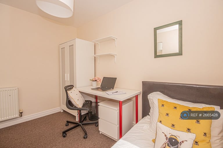 6 bedroom house in Gordon Street, Leamington Spa, CV31 (6 bed) (#2665428)
