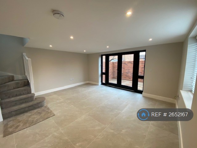 2 bedroom house in High Street, Princes Risborough, HP27 (2 bed) (#2652167)