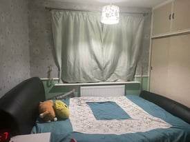 Room available for full-time working 