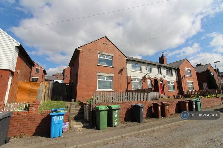 image for 2 bedroom house in Oakworth Croft, Oldham, OL4 (2 bed) (#2642784)