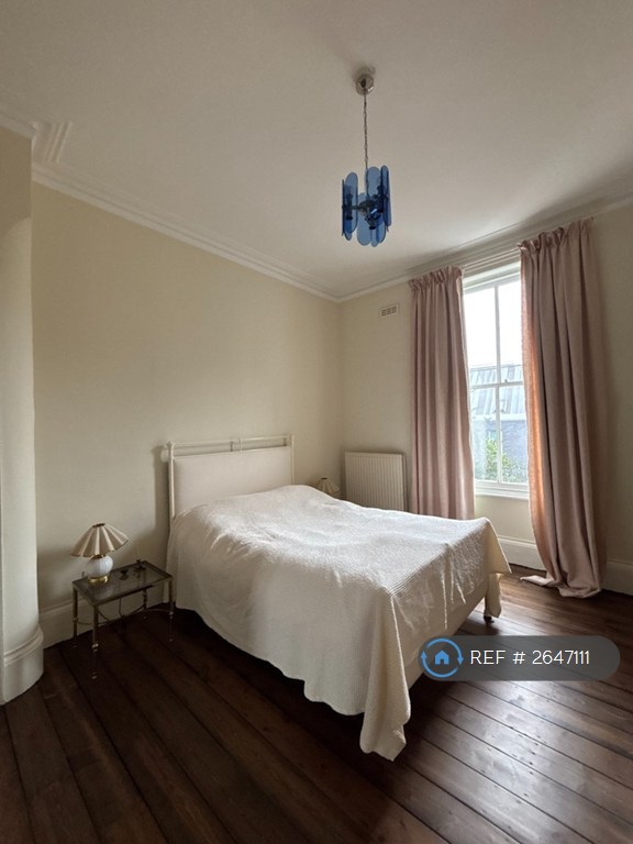 1 bedroom flat in Gwendwr Road, London, W14 (1 bed) (#2647111)