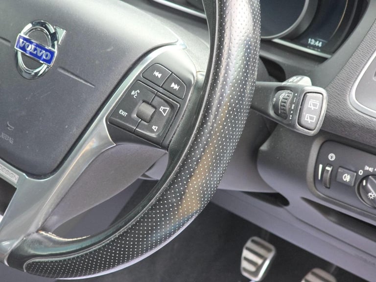 VOLVO V40 1.6 T3 R-Design Nav Euro 5 (s/s) 5dr 2014