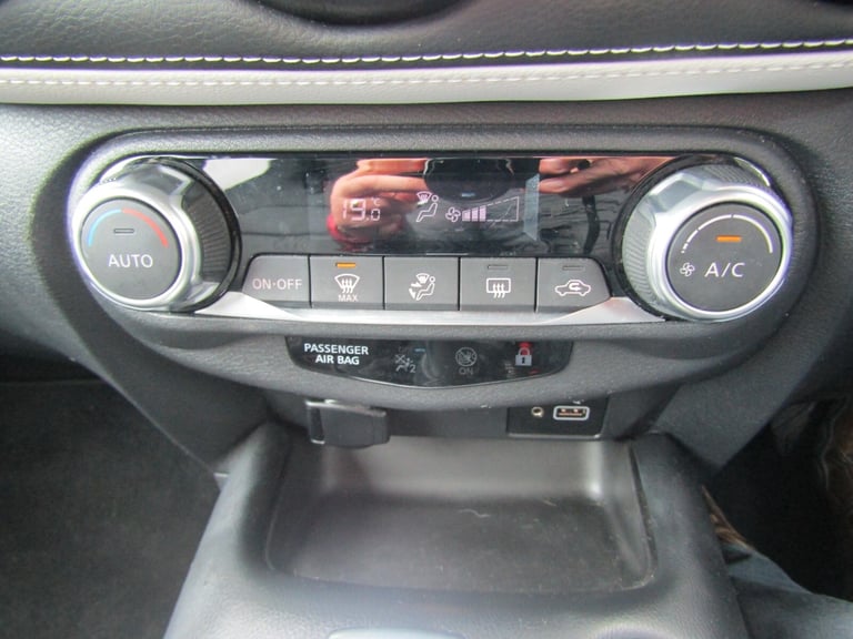 2022 Nissan Juke 1.6 Hybrid Premiere Edition 5dr Auto - 1 Owner / Sat Nav Hatchback Hybrid Automatic