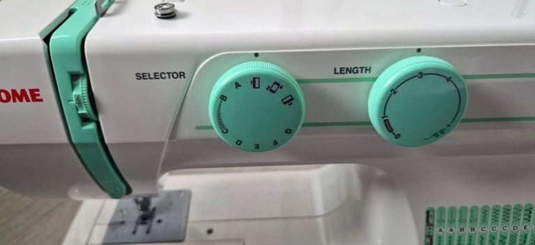 The Janome 2200XT sewing machine 