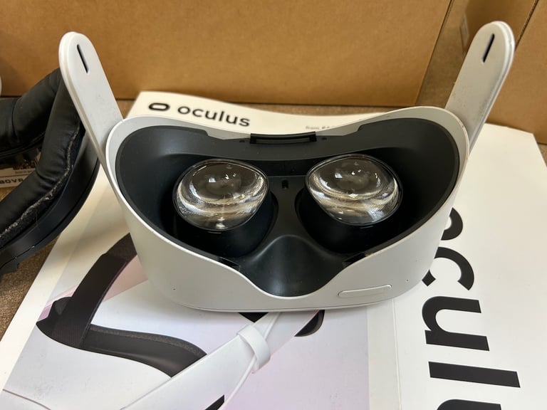 Quest 2 Oculus OG VR HMD Meta with Extras