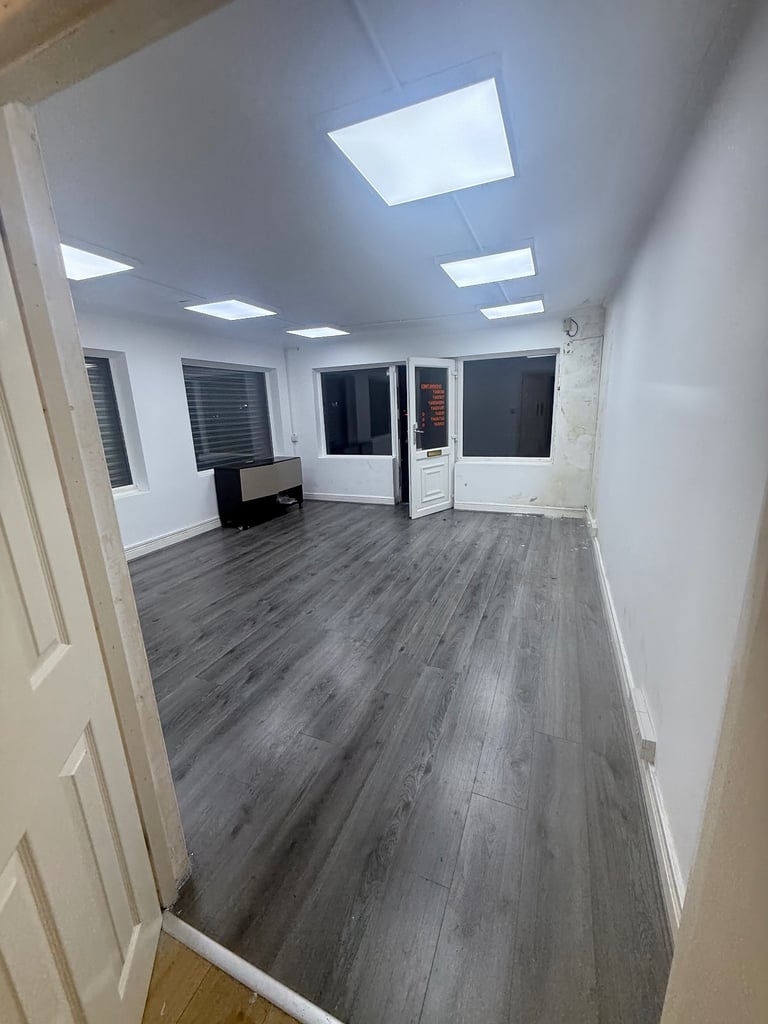 * Shop To Let in Shirley £750.00 PCM*