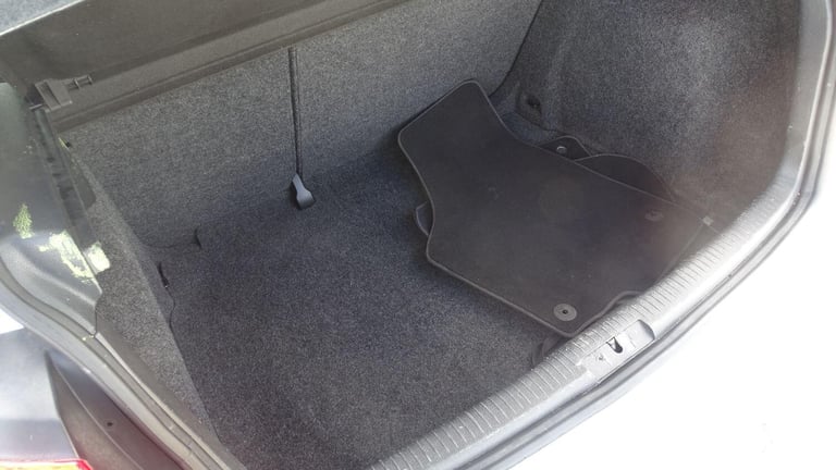 VOLKSWAGEN GOLF 1.4 Twist hatch petrol Silver Manual Petrol 2011