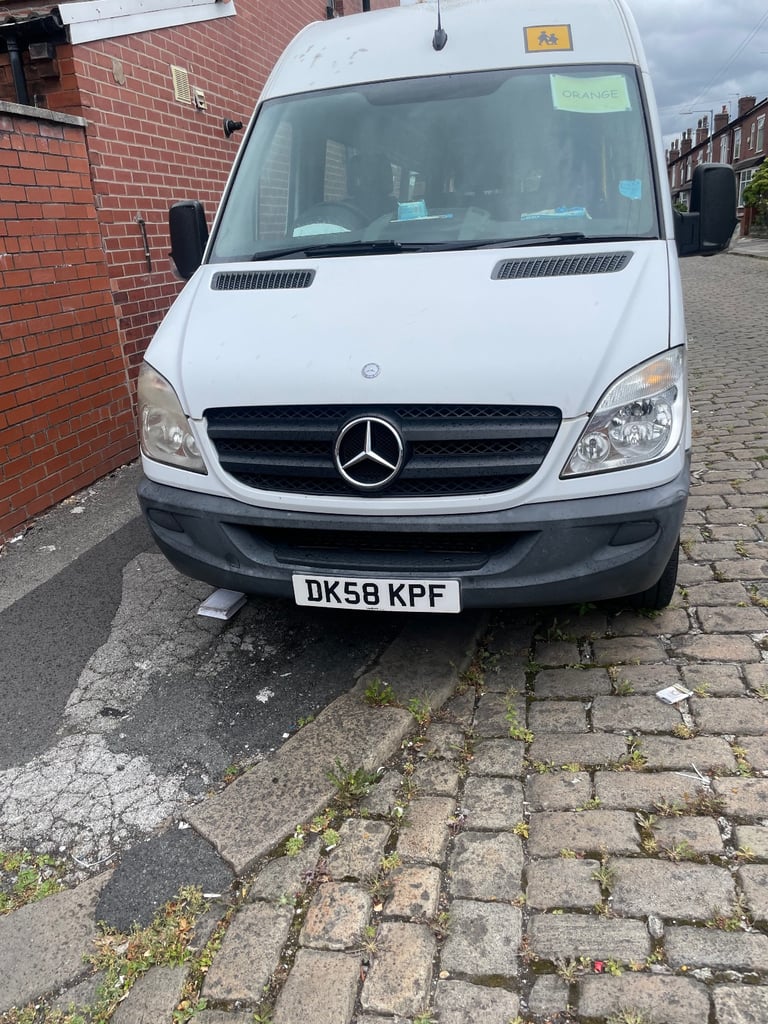 14 seater minibus 