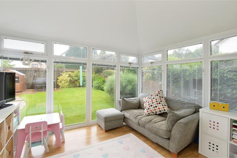 3 Bedroom Semi-detached House in Gyle, near Edinburgh Airport