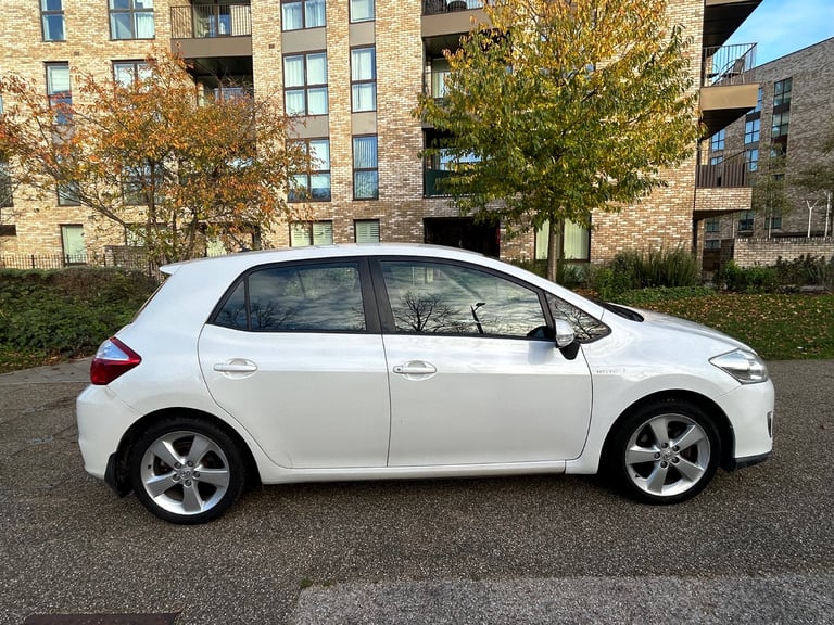 2011 Toyota, AURIS 1.8 hybrid, drives perfect, excellent condition,long mot 