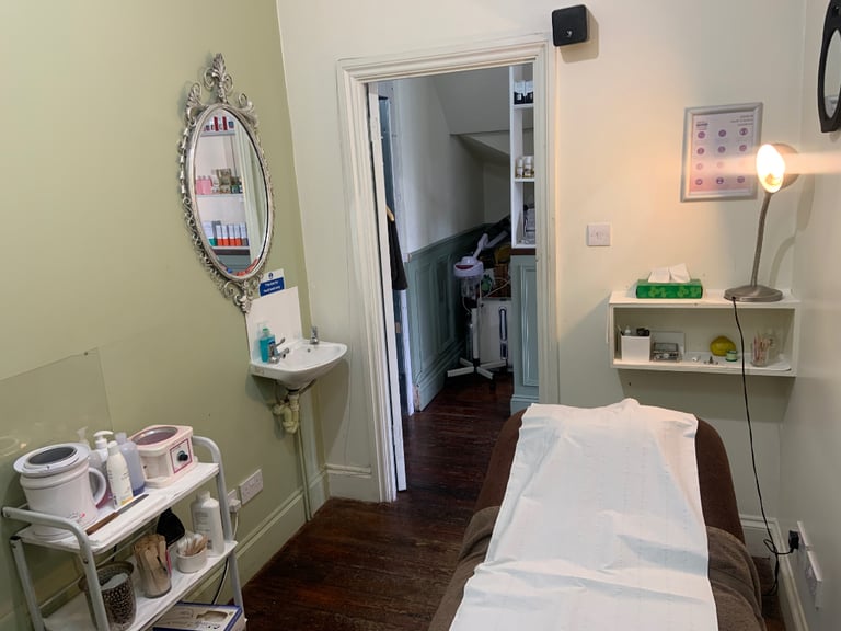 Beauty rooms and nail bar to rent 
