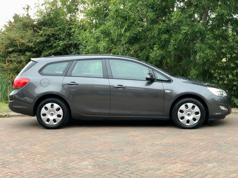 2011 VAUXHALL ASTRA TOURER 1.7 CTDi ecoFLEX ESTATE FULL SERVICE HISTORY LONG MOT 2 KEYS